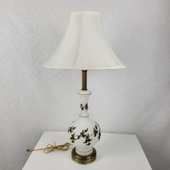 Vintage Stiffel Table Lamp White Porcelain Gold Leaf MCM Retro Hollywood Regency - Picture 10 of 16